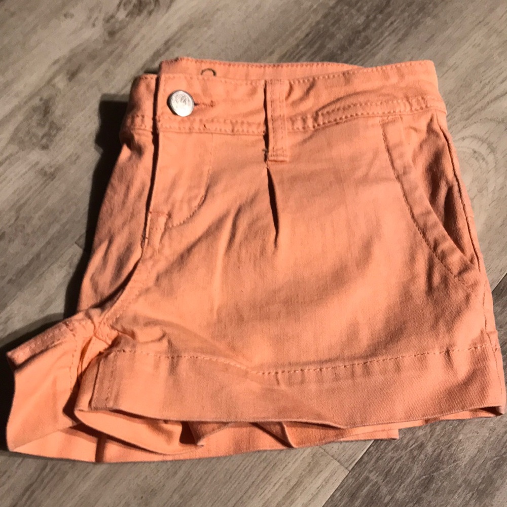 Super cute peach colored shorts. Size 0 juniors American rag.